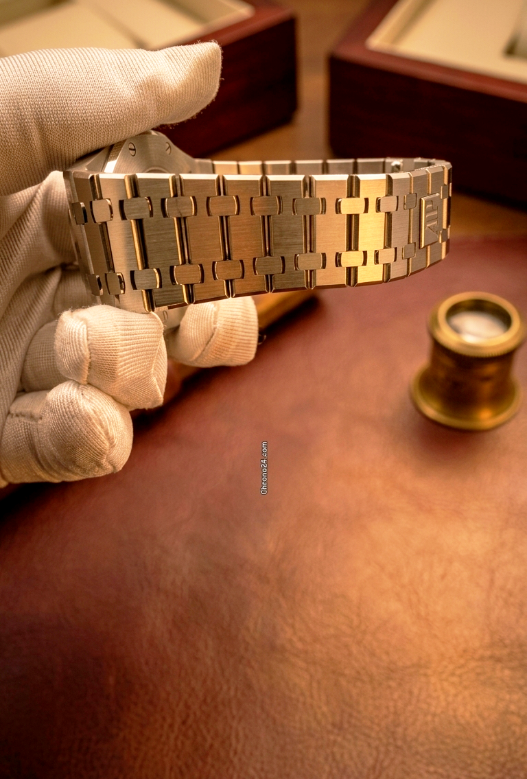 Audemars Piguet Royal Oak Selfwinding in Stainless Steel with "Grande Tapisserie" Dial